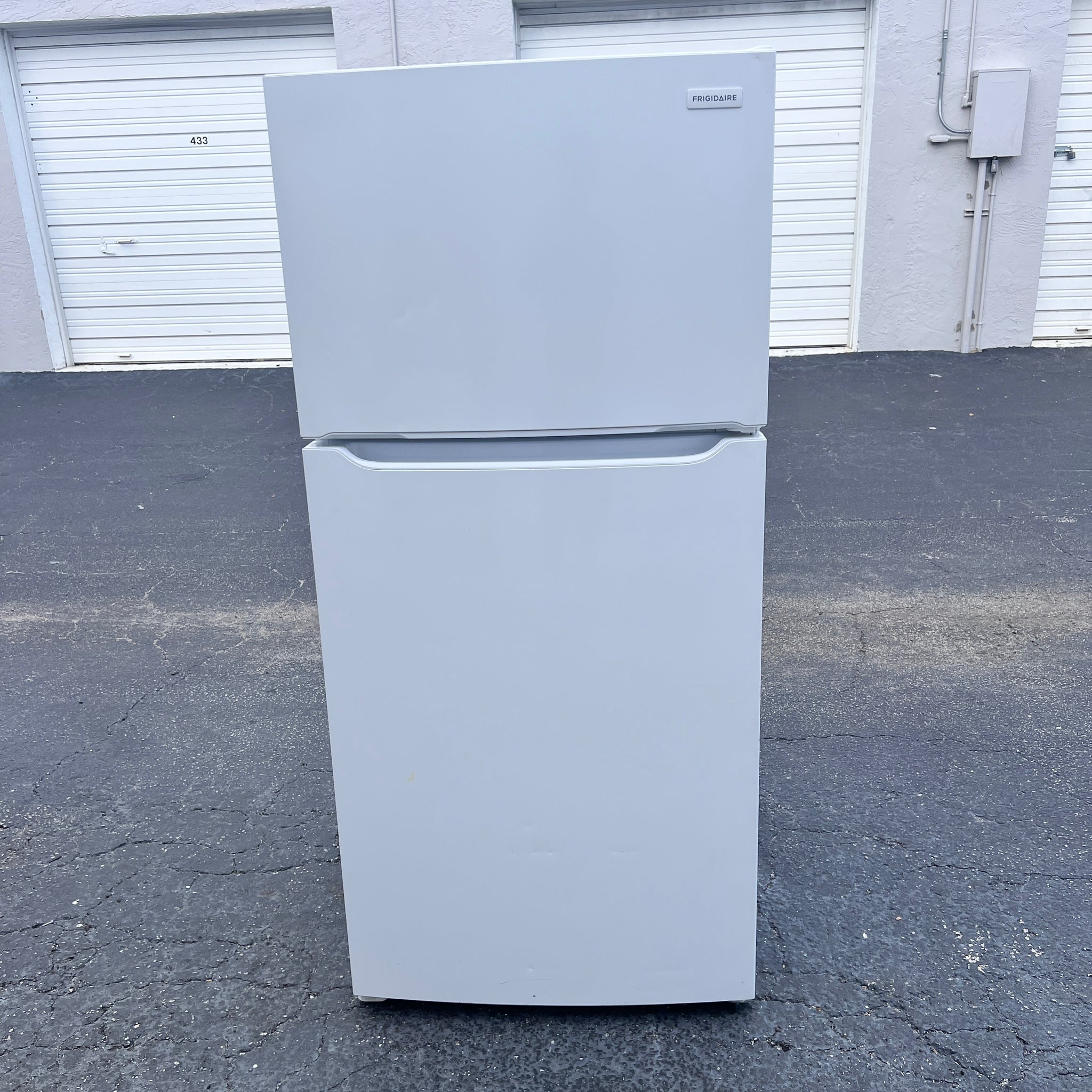 Frigidaire Top and Bottom Refrigerator Frigidaire Top and Bottom Refrigerator
